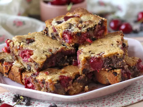 10 idealnych wiosennych ciast, które sprawią, że każde popołudnie będzie słodsze