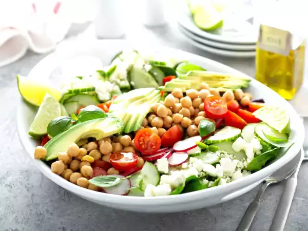 Zmniejsz żołądek: ta sałatka gotowa w 10 minut przyciąga uwagę ekspertów