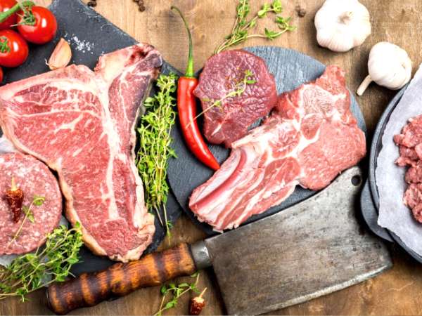 Dlaczego mięso należy zawsze wyjmować z lodówki przed gotowaniem (i na jak długo)?