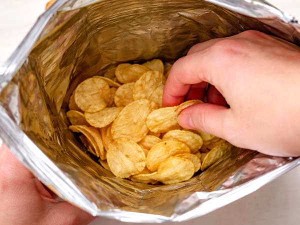 Dlaczego w torebkach chipsów jest tak dużo powietrza? Czy jesteśmy oszukiwani?