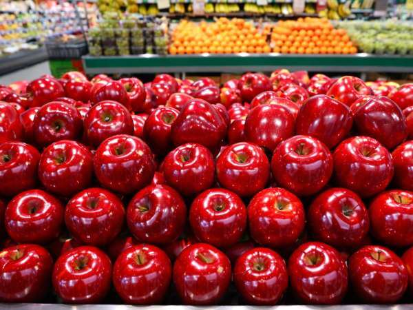 Czy ufasz tym błyszczącym jabłkom z supermarketu? Kryje się za tym coś, o czym niewielu wie