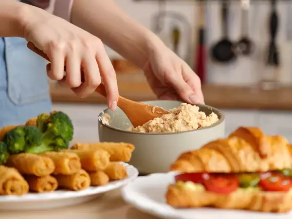 Codzienny menu, 14 maja: smakowite krokiety, wykwintne kanapki i owocowa tarta