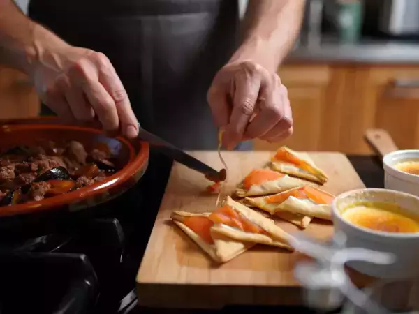 Codzienny menu, 21 maja: smakowite samoussas, aromatyczny tadżin i klasyczna crème brûlée