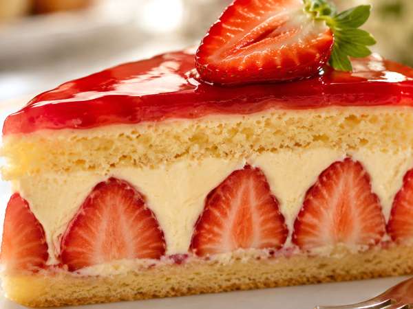 Kultowe przepisy z truskawkami: od pavlovej po fraisier - podróż po deserach świata.