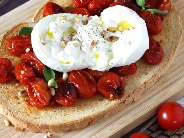 Mozzarella, burrata i stracciatella: najważniejsze różnice i proste sposoby na ulepszenie potraw