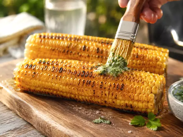 Jak piec kolby kukurydzy na grillu, aby były miękkie, słodkie i miały smak potraw z grilla
