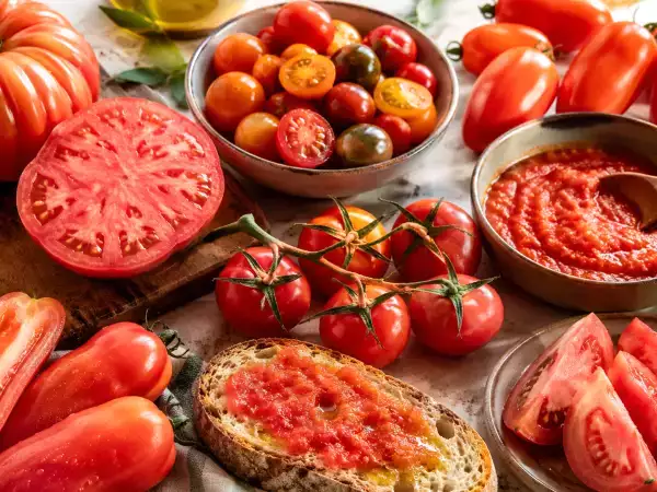 Jakie pomidory wybrać do poszczególnych potraw: gazpacho, sałatki, sosu lub chleba z pomidorem