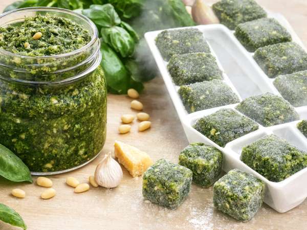 Pesto przygotowane latem i zamrożone na zimę: jak długo naprawdę się zachowuje i jak je właściwie przechowywać, by nie straciło swoich właściwości