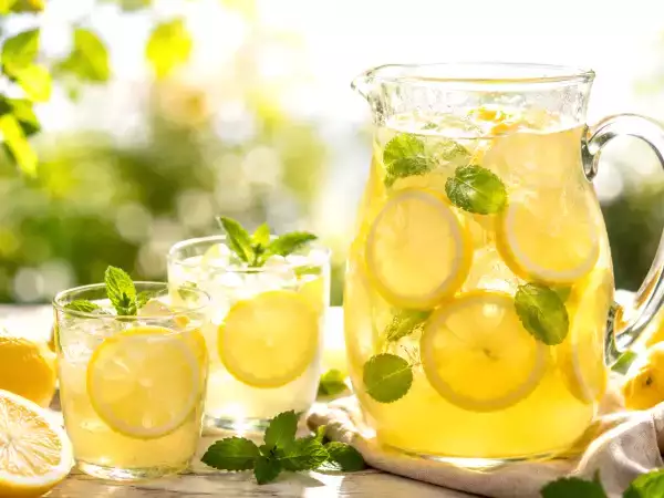 Świeża i nieodparta lemoniada: bardzo prosty przepis, który orzeźwi Twoje letnie dni