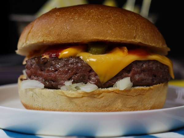 Domowe fast foody: nasze najlepsze, proste przepisy, dzięki którym można się delektować smakiem bez konieczności korzystania z drive-thru