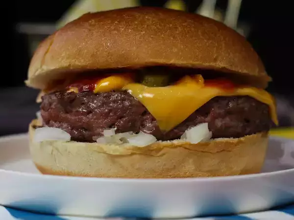Domowe fast foody: nasze najlepsze, proste przepisy, dzięki którym można się delektować smakiem bez konieczności korzystania z drive-thru