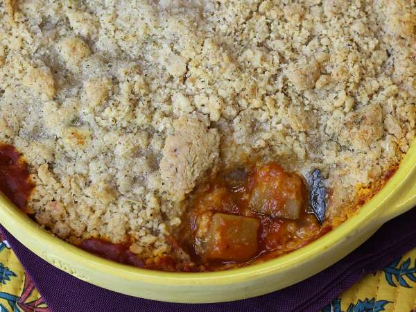 Ten crumble z ratatouille można przygotować z wyprzedzeniem i smakuje równie dobrze na ciepło, jak i na zimno!