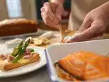 Artykuły: Codzienny menu, 16 czerwca: pyszne ciastka ze szparagami, szybki łosoś i zdrowe ciasto bananowe