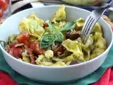 Artykuły: Zimna sałatka z tortellini: purystom to się nie spodoba, ale znika z talerza szybciej niż sałatka ryżowa