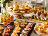 Artykuły: Domowy bufet z przekąskami: 28 przepisów na mini-przekąski na aperitif na poziomie profesjonalnej firmy cateringowej