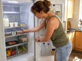 Artykuły: Jak podczas fali upałów sprawdzić, czy lodówka wystarczająco chłodzi: praktyczne sposoby na sprawdzenie tego