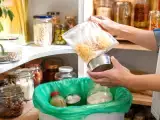 Artykuły: Jeszcze przed wrześniem sprawdź zawartość spiżarni: jakie otwarte produkty spożywcze należy natychmiast wyrzucić ze względów bezpieczeństwa