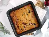 Przepis Brownie z białą czekoladą i czerwonymi owocami (blondie)