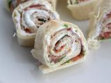 Przepis Wrapy aperitifowe z szynką parmeńską i rukolą