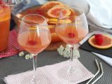 Przepis Różowa sangria z różowym winem