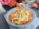 Przepis Tagliatelle z wędzonym łososiem i koperkiem