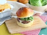 Przepis Burger z serem raclette