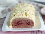 Przepis Bûche de crêpes z białą czekoladą i malinami