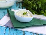Przepis Tzatziki, grecki sos z ogórków i jogurtu