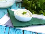 Przepis Tzatziki, grecki sos z ogórków i jogurtu
