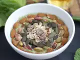Przepis Smoothie bowl z kiwi, miętą i pędami szpinaku
