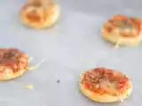 Przepis Mini pizze z ciasta francuskiego