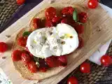 Przepis Bruschetta z pieczonymi pomidorami i burratą