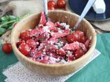 Przepis Sałatka z truskawkami, pomidorami, fetą i bazylią