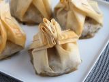 Przepis Chrupiące aumônières z pieczarkami, serem brie i gruszkami