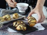 Przepis Łatwe i bardzo puszyste scones czekoladowe