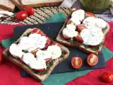 Przepis Bruschetta z pesto, pomidorkami koktajlowymi i serem mozzarella