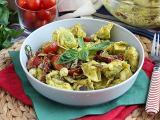Przepis Sałatka z tortellini w pesto