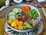 Przepis Poké bowl z łososiem