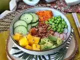 Przepis Poké bowl z łososiem