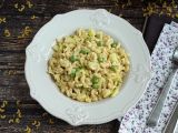 Przepis Risotto z coquillettes, groszkiem, cukinią, czosnkiem i serem ziołowym