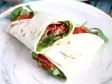 Przepis Kanapka wrap z chorizo, awokado i pomidorami