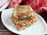 Przepis Panini z łososiem, mozzarellą i koperkiem