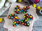 Przepis Jajka wielkanocne wypełnione czekoladowym kremem deserowym i m&m's