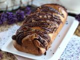Przepis Babka brioche z czekoladą i orzechami laskowymi