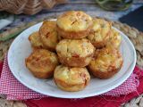 Przepis Muffiny z tuńczykiem, pomidorami i fetą