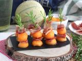 Przepis Szaszłyki z melonem, szynką i rozmarynem na aperitif
