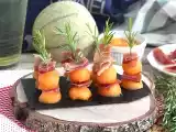Przepis Szaszłyki z melonem, szynką i rozmarynem na aperitif