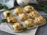 Przepis Mini ciasta francuskie ze szpinakiem i kozim serem