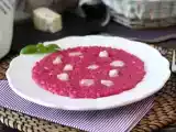 Przepis Risotto z burakami i gorgonzolą: eksplozja kolorów i intensywnych smaków