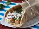 Przepis Gyros z łososiem, idealna grecka kanapka rybna na lato!